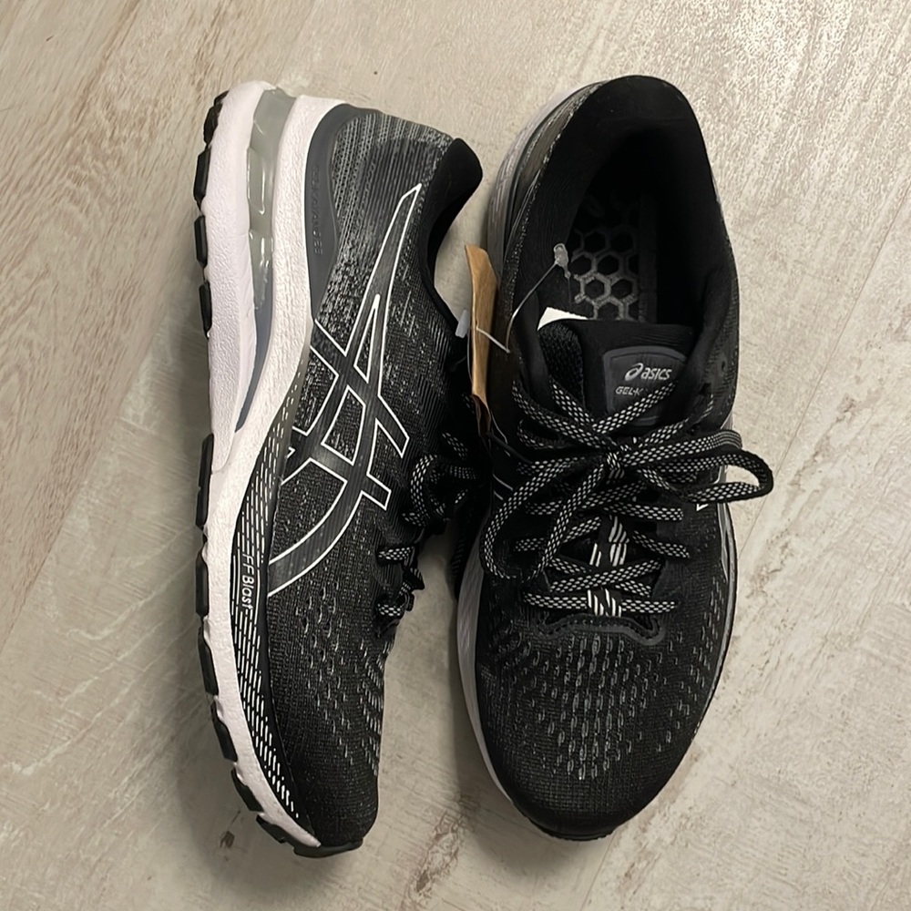Asics gel kayano 28 size 8 NWT